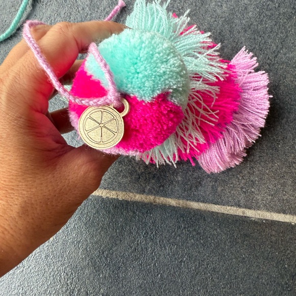 2 Squeeze de Citron Poms Tassels - Picture 4 of 5